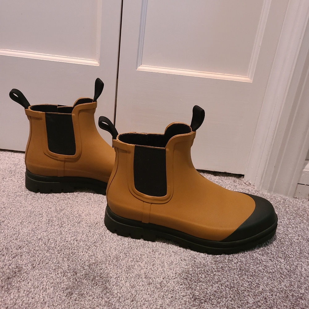 Everlane Rainboots